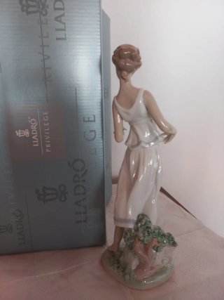 Figura Lladro Flores para una Diosa