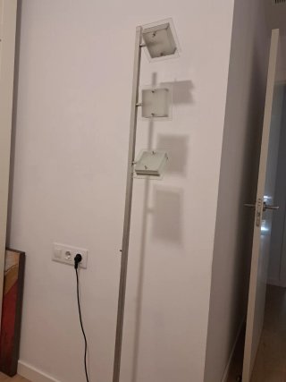 Lámpara de pie moderna pie de cristal y acero