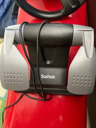 Volante y pedales Saitek R440