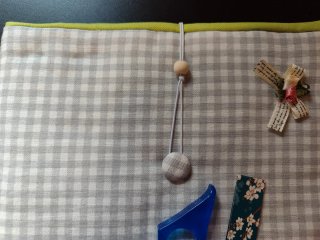Funda libro/tablet cuadros gris y verde con regalo