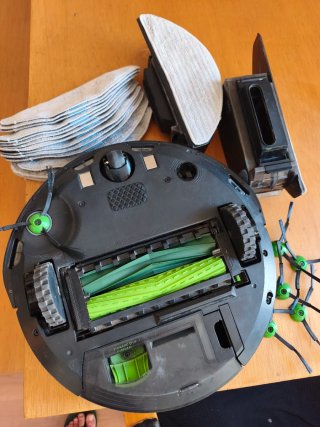 Robot aspirador y fregasuelos Roomba i5+