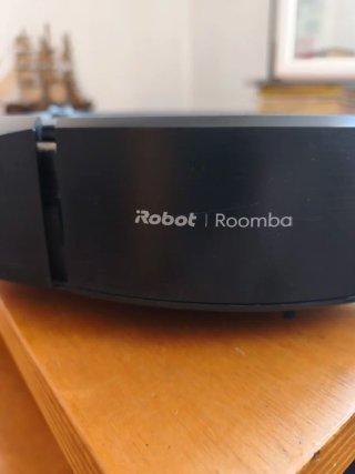 Robot aspirador y fregasuelos Roomba i5+