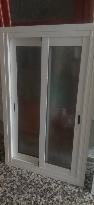 Ventanas de aluminio blancas