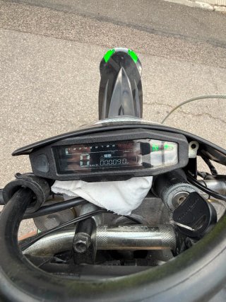 Moto Enduro Hyosung 125cc Negra y Verde
