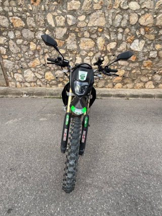 Moto Enduro Hyosung 125cc Negra y Verde