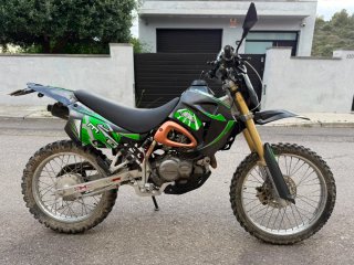 Moto Enduro Hyosung 125cc Negra y Verde