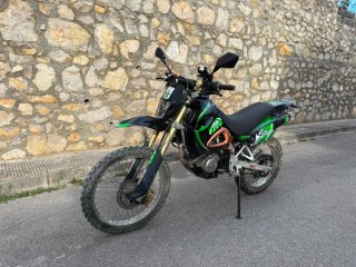 Moto Enduro Hyosung 125cc Negra y Verde