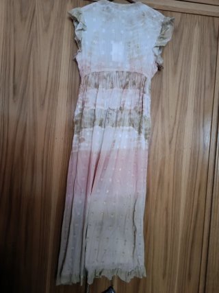 Kimono volantes hombros tonos beige, rosa, blanco