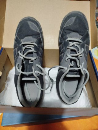 Zapatillas trekking negras y grises
