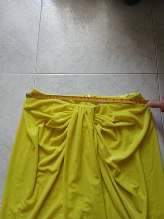 Falda terciopelo amarillo electrico, talla 40