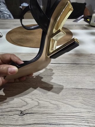Sandalias Fendi Negro/Dorado