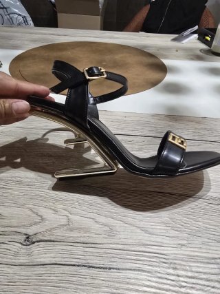 Sandalias Fendi Negro/Dorado
