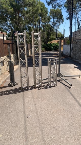 Puente de iluminación con patas y truss