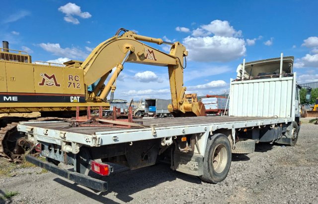 CAMION FORRAJERO VOLVO FL250 Transporte de pacas