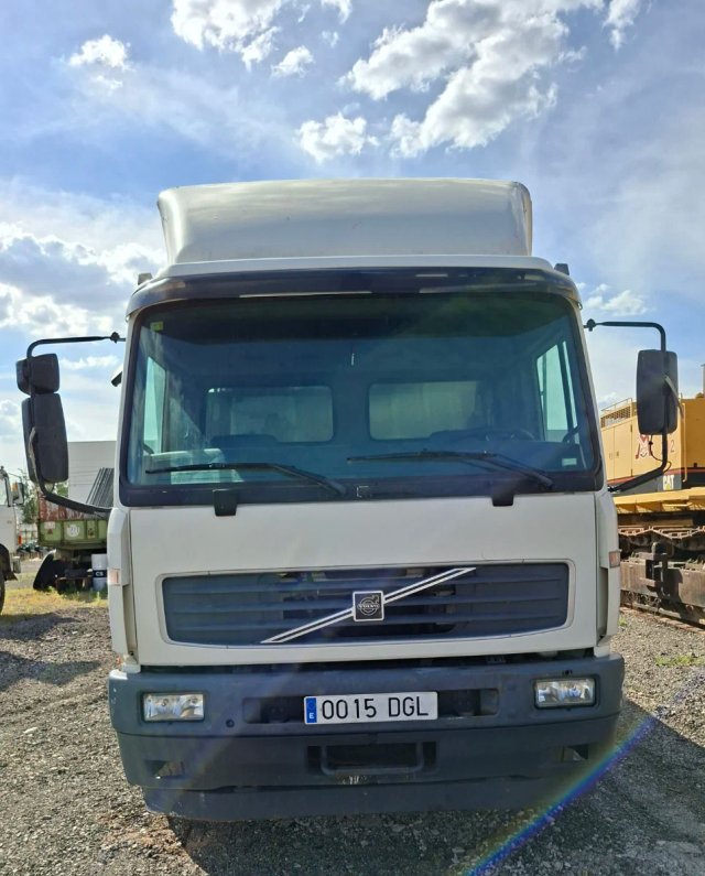 CAMION FORRAJERO VOLVO FL250 Transporte de pacas
