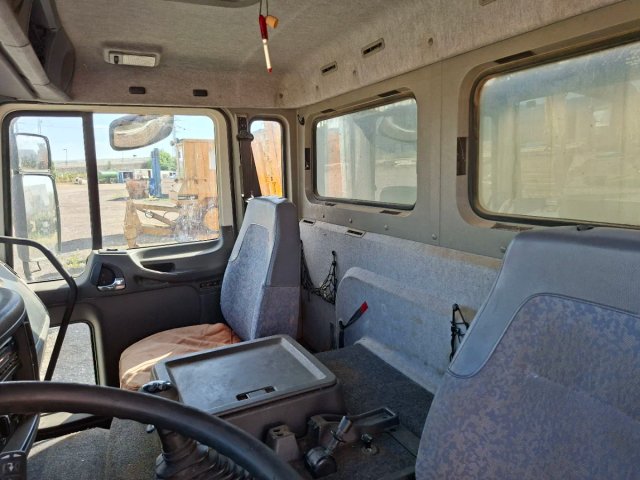 CAMION FORRAJERO VOLVO FL250 Transporte de pacas