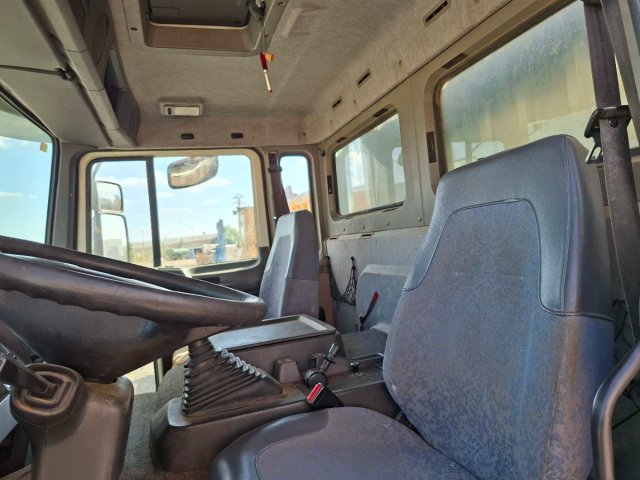 CAMION FORRAJERO VOLVO FL250 Transporte de pacas