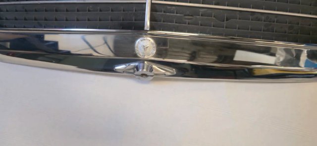 Rejilla frontal croma Mercedes E190 300