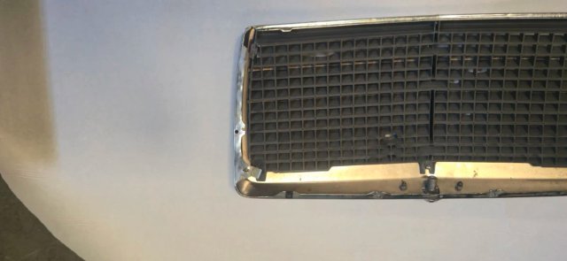 Rejilla frontal croma Mercedes E190 300