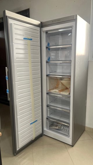 Congelador Vertical Electrolux LUT7ME28X2