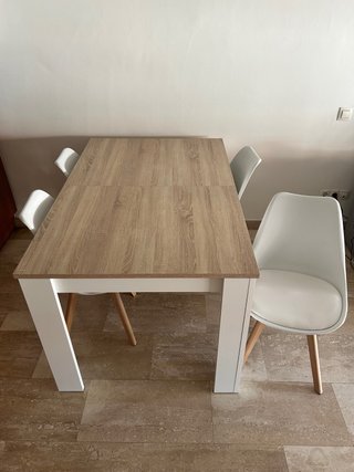 Mesa comedor extensible y 4 sillas