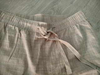 Pantalón de pinzas beige nuevo