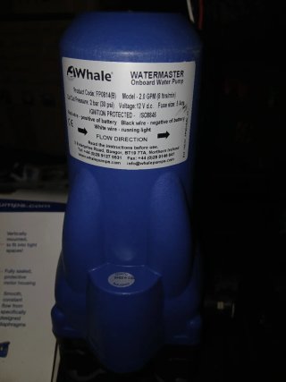 Bomba de agua Whale 12V,