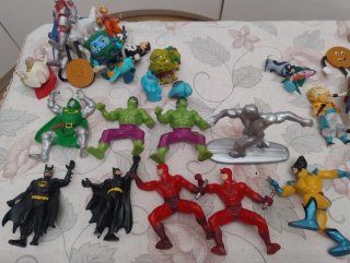 Lote de figuras de acción variadas