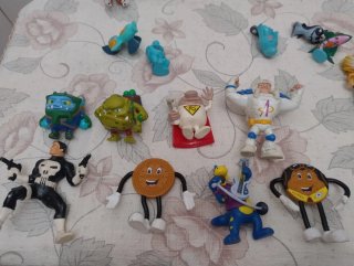 Lote de figuras de acción variadas