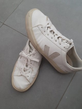 Zapatillas Veja Blancas y Beige