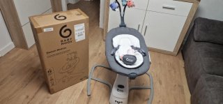 Mecedora eléctrica Baby Moov gris y blanca