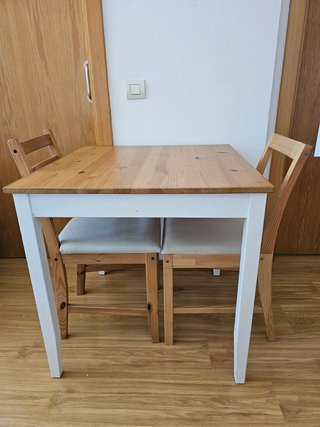 Mesa Comedor IKEA y 2 Sillas Madera