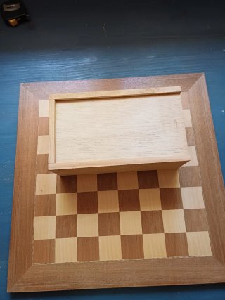 Tablero y piezas de ajedrez de madera