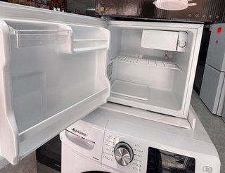 Frigorífico pequeño EAS ELECTRIC EMR451