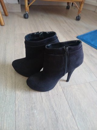 Botines negros de tacón