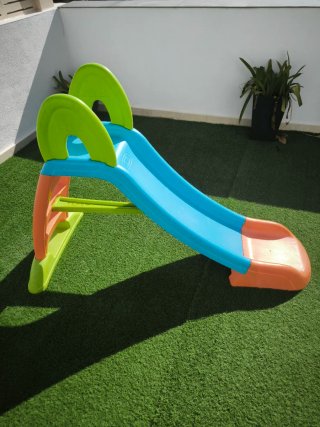 Tobogán infantil azul y naranja