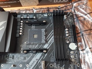 Placa Base Gigabyte B550M AORUS Elite AM4