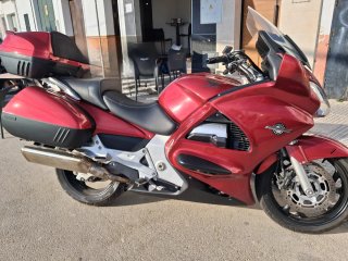 Honda Pan European ST1300 Roja