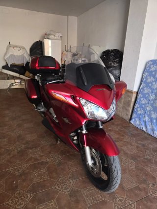 Honda Pan European ST1300 Roja