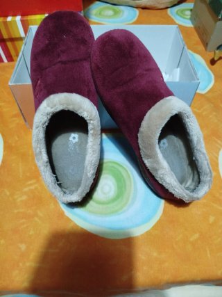Zapatillas de invierno rojas y beige