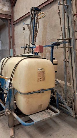 Pulverizador 1000L Suspendido