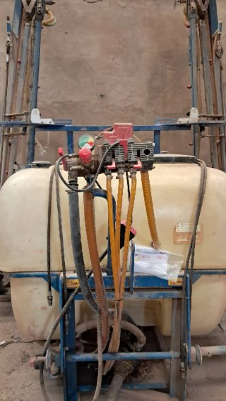 Pulverizador 1000L Suspendido