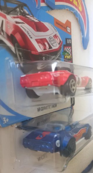 Conjunto 2 Hot Wheels 69 Corvette Racer