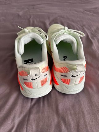 Zapatillas Nike Vomero Verde y Naranja