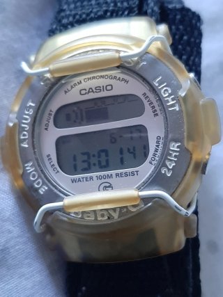 Reloj Casio BG-120 vintage amarillo translúcido