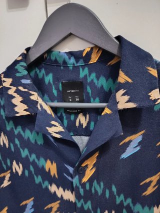 Camiseta Estampada Azul y Multicolor