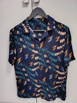 Camiseta Estampada Azul y Multicolor
