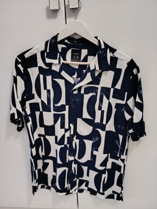 Camiseta Estampada Azul y Multicolor