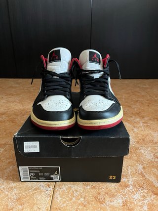 Jordan 1 Mid Negro Rojo Blanco