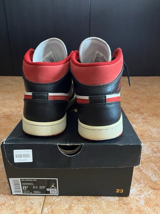 Jordan 1 Mid Negro Rojo Blanco